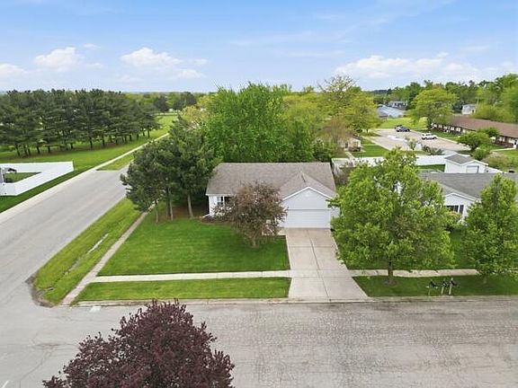 3rd image of 1666 Southview Dr