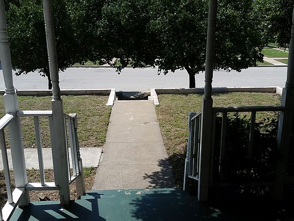 2nd image of 4624 Calmont Ave