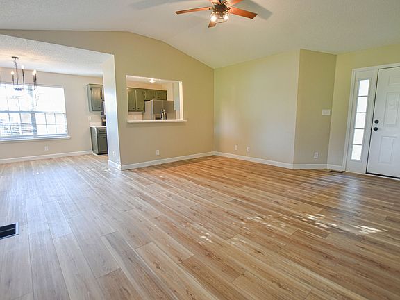 4th image of 3873 Roscommon Way