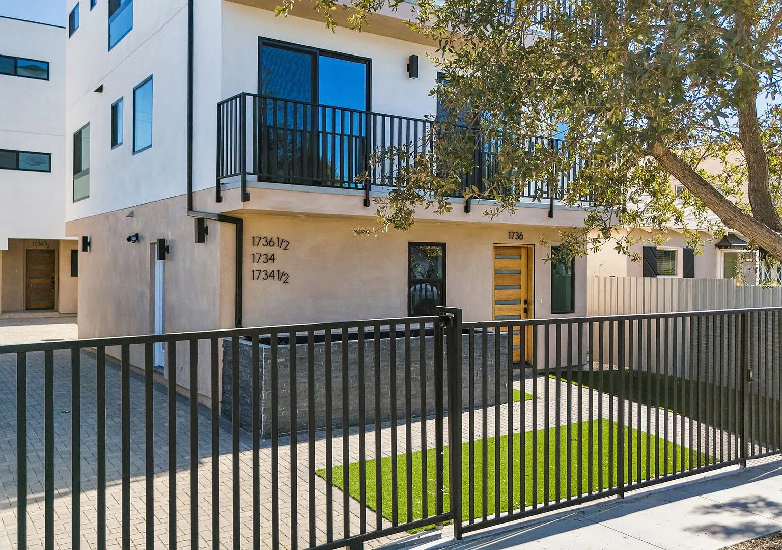 Best Priced Luxury 4 & 5 Bed Townhomes in Mid-City! — Photo 2
