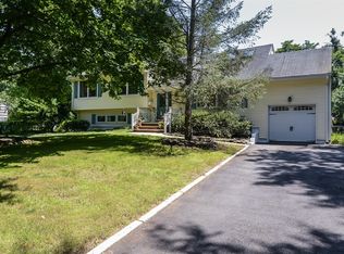 257 Riveredge Rd, Tinton Falls, NJ 07724