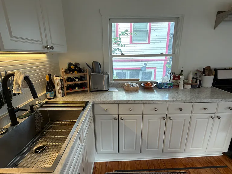 129 College St #4 — Photo 9