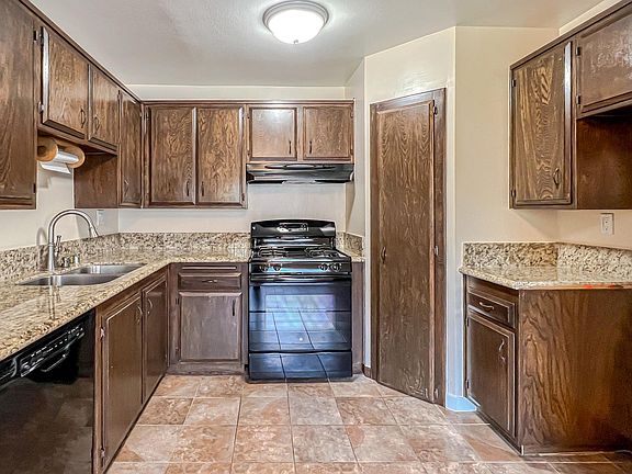 4th image of 18611 Collins St APT E29