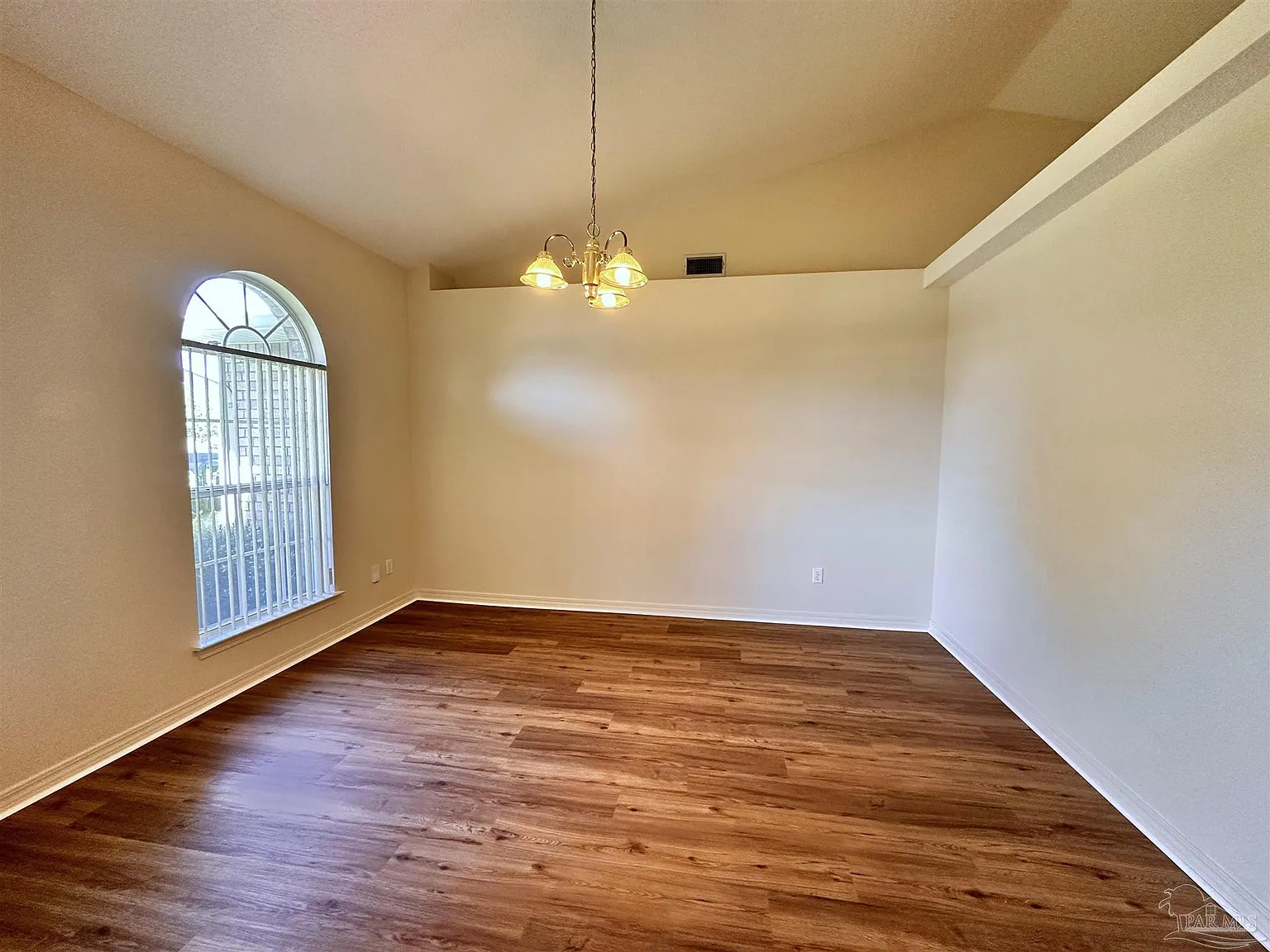 4 bed, 2485 sqft, $2,575 — Photo 4