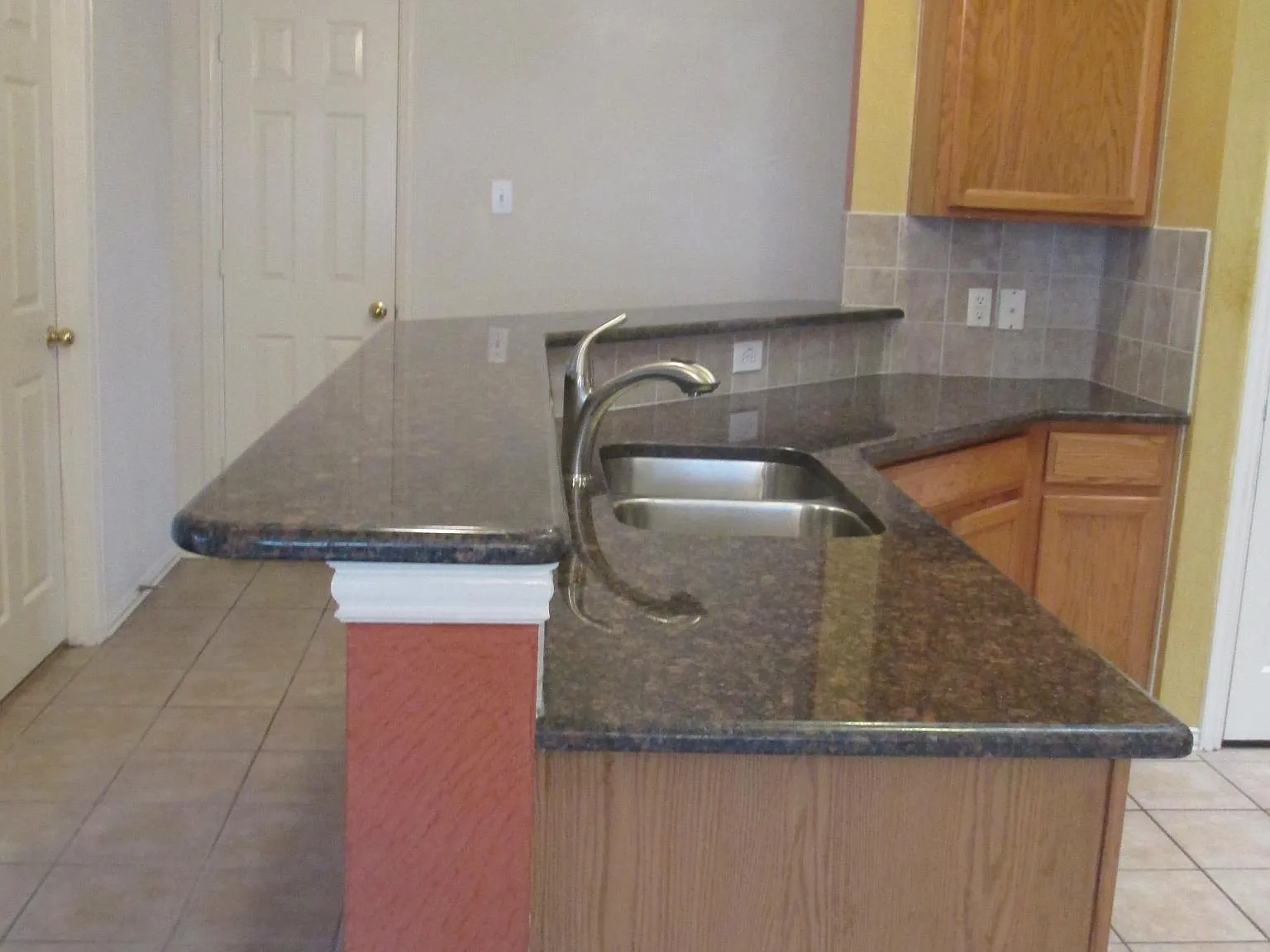 3 bed, 1994 sqft, $2,300 — Photo 4