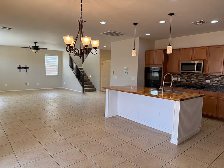 331 E Refuge Loop — Photo 7