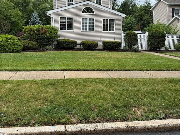 3rd image of 444 Elm Ave