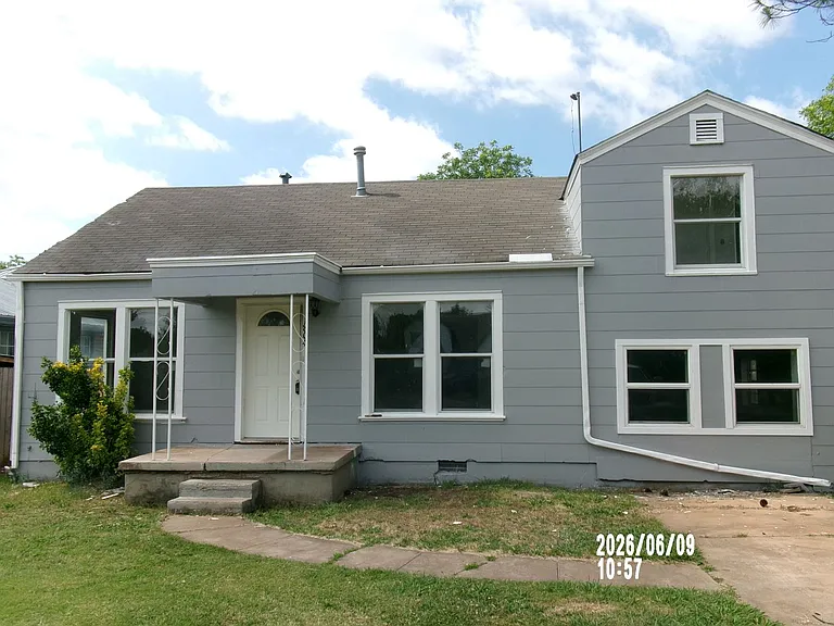 1804 NW Columbia Ave — Photo 37