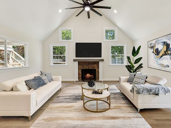 5th image of 2104 Riverbend Dr