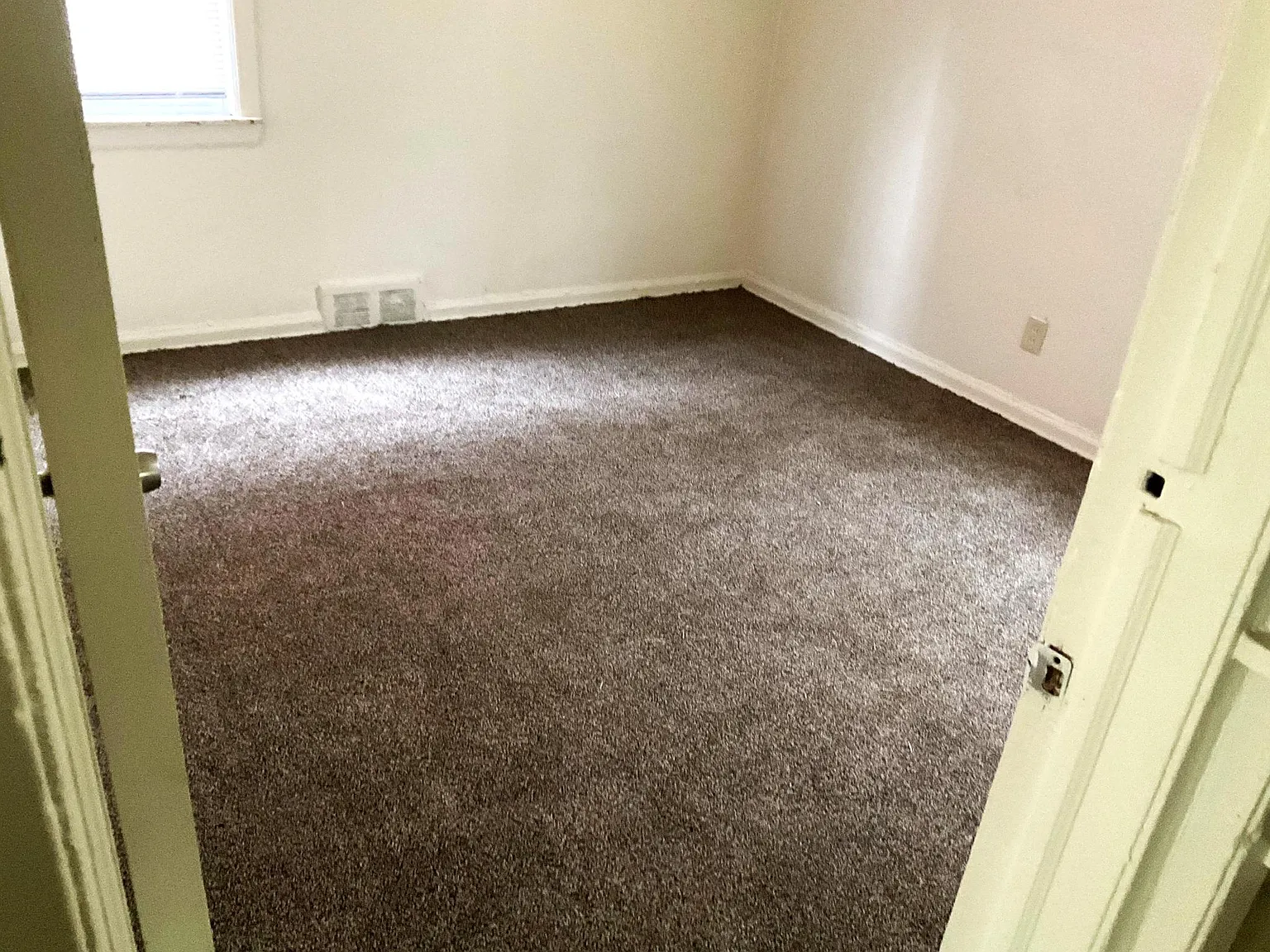 3 bed, 1000 sqft, $1,200 — Photo 4