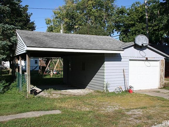4th image of 1108 E Washington St