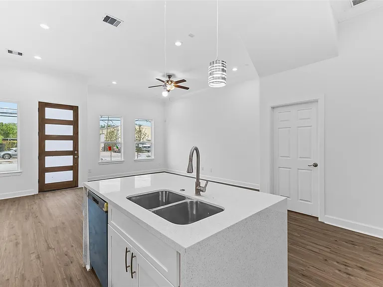 7805 Farnsworth St #B — Photo 5