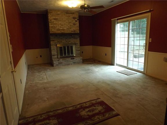 3rd image of 425 Buffalo Dr