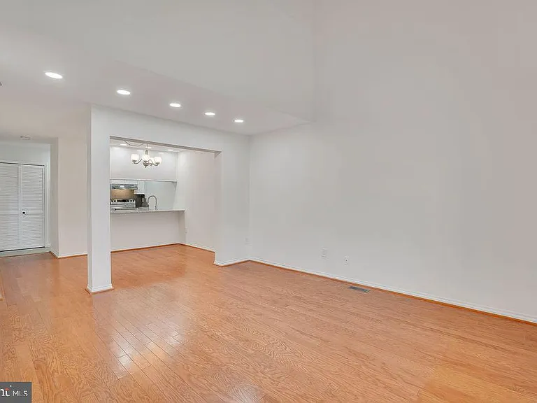 111 Park Pl — Photo 5