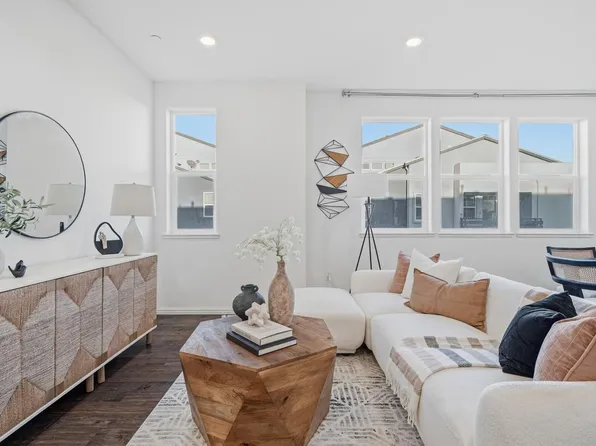 621 Blackbury Ln, San Jose, CA 95133