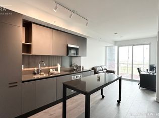 39 Mary St #1401, Barrie, ON L4N 1S9
