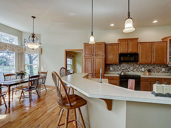 3rd image of 652 Cherrywood Dr