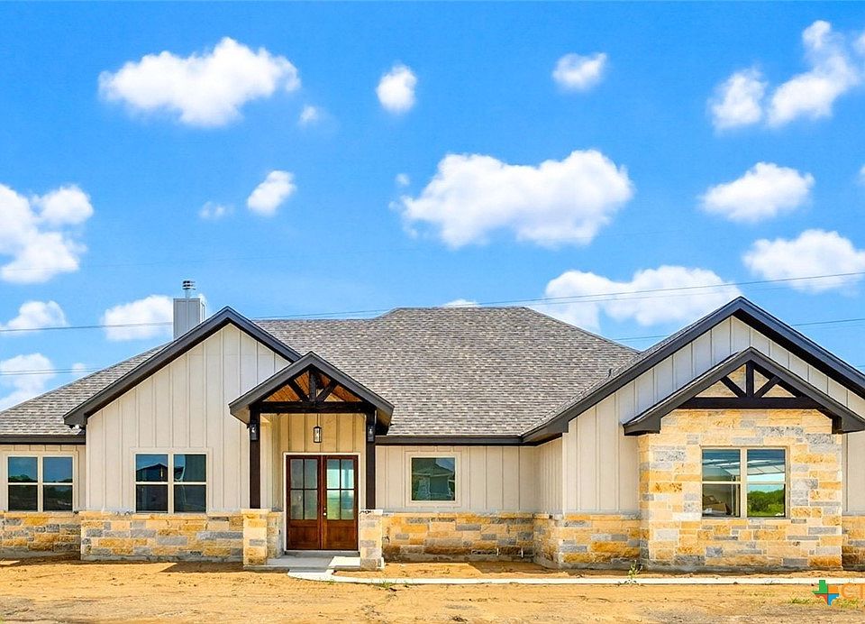 1st image of 313 Farmhouse Dr