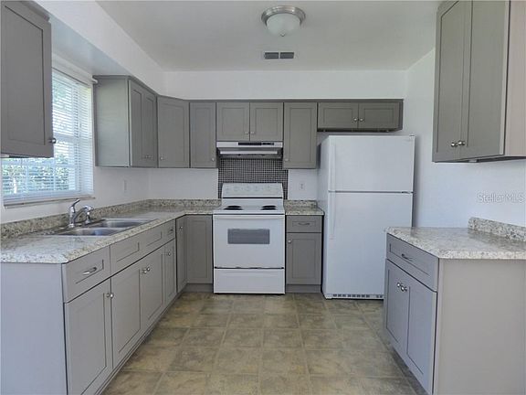 3rd image of 710 Rolling Green Dr
