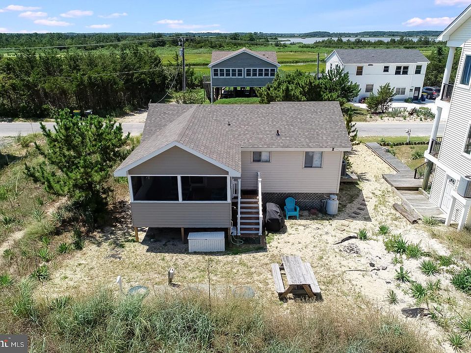 1st image of 806 S Bay Shore Dr