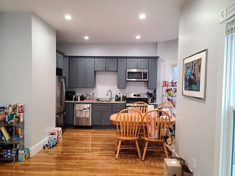 1st image of 197 Green St APT 03