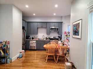 197 Green St APT 03, Cambridge, MA 02139