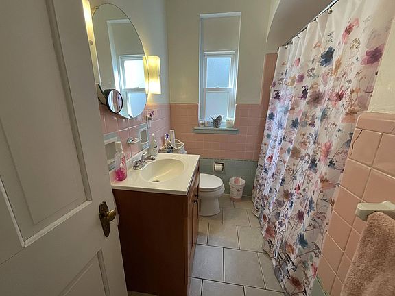 4th image of 1125 Covedale Ave #1
