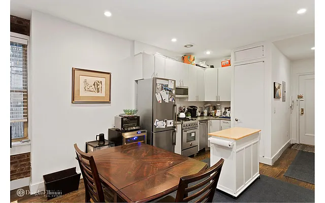 Rented by Douglas Elliman | media 16