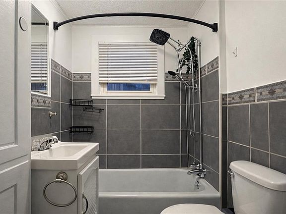 3rd image of 39 Roland St Floor 2