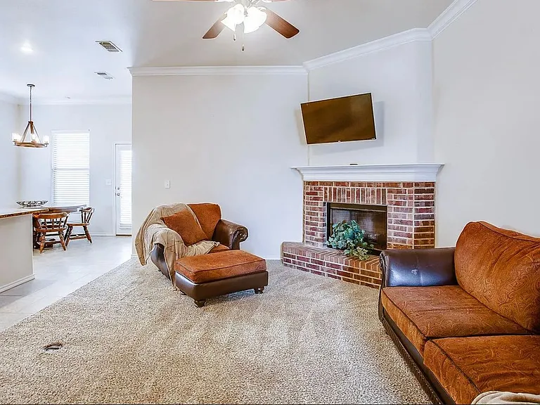 7428 103rd St — Photo 3