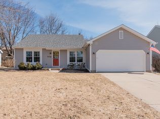 1113 Windridge Dr, Crystal Lake, IL 60014