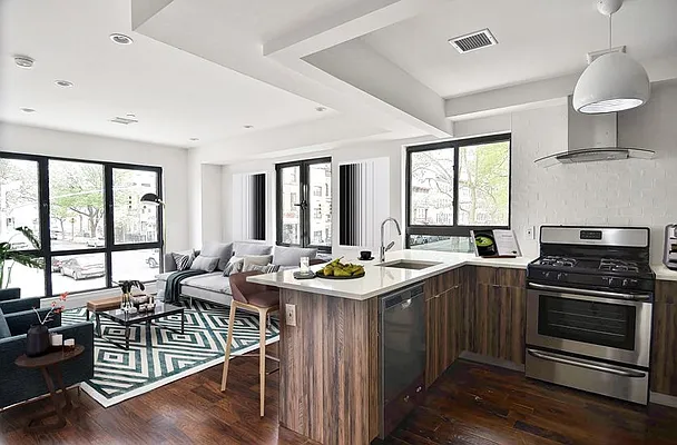 Rented by Park Property Advisors | media 10