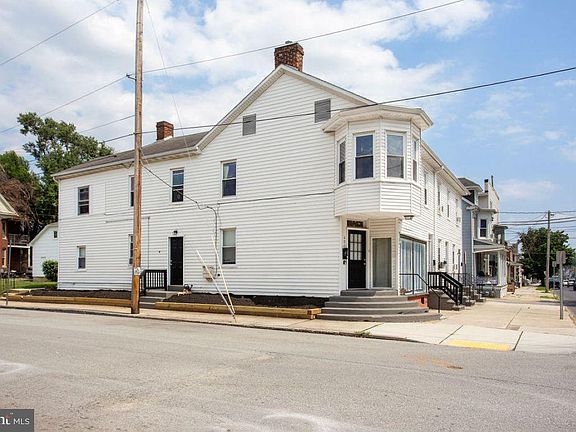 4th image of 400 Baltimore St