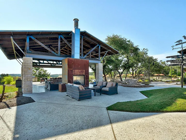 360 Crescent Moon Ct — Photo 36