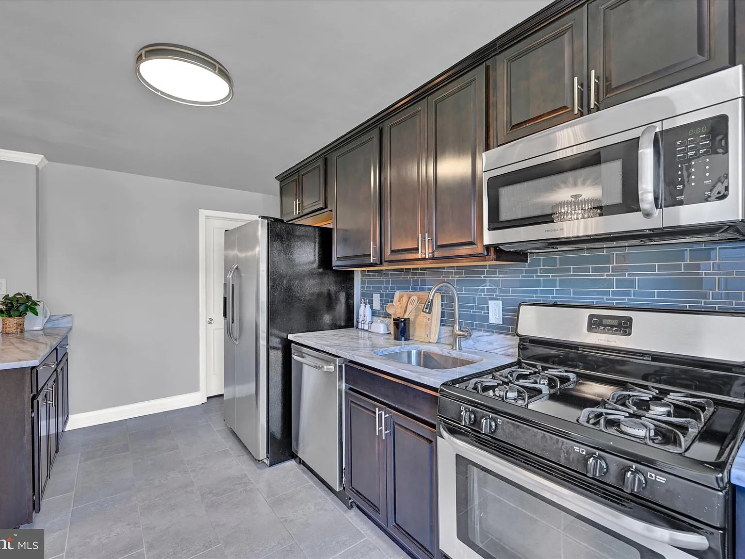 3 bed, 2.0 bath, 1582 sqft, $2,700 — Photo 4