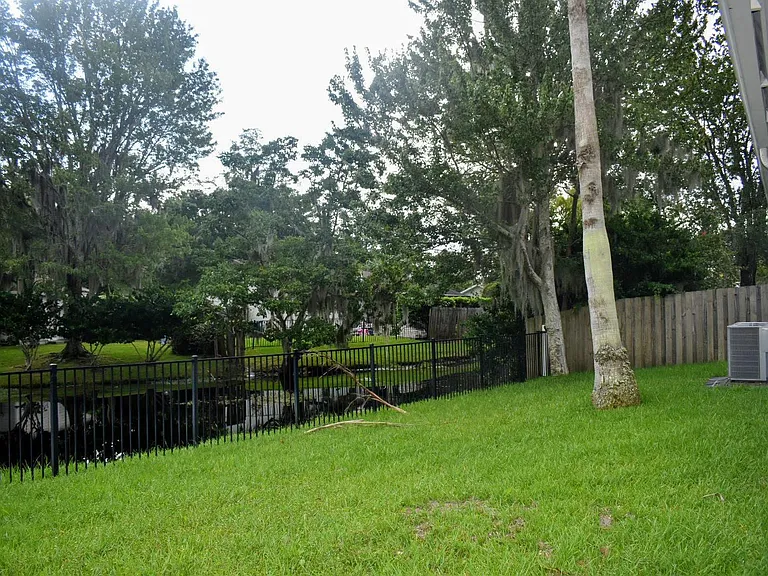 10439 Inverness Dr — Photo 38