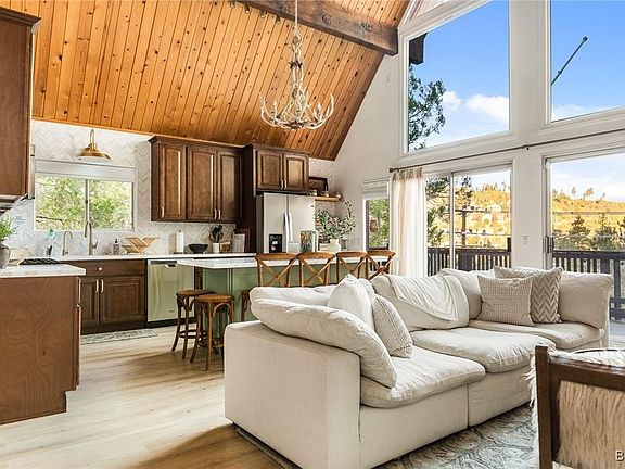 5th image of 837 Grass Valley Rd