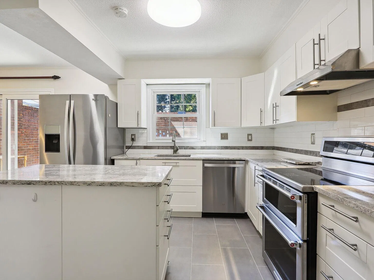 3 bed, 2.5 bath, 1452 sqft, $3,000 — Photo 3