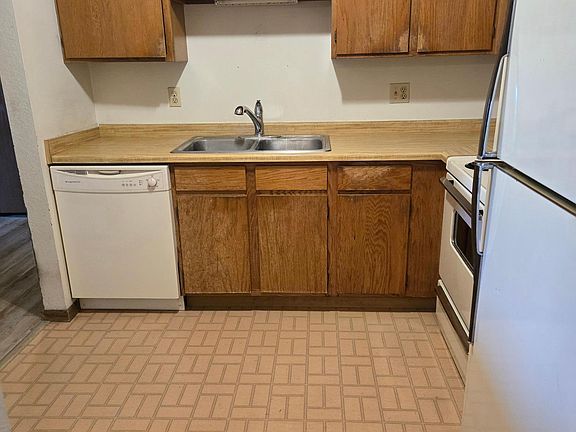 4th image of 3425 Golfview Dr APT 115