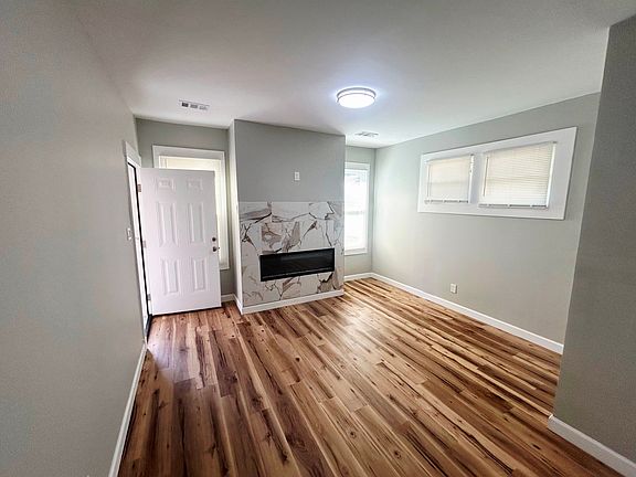 3rd image of 890 Maury St
