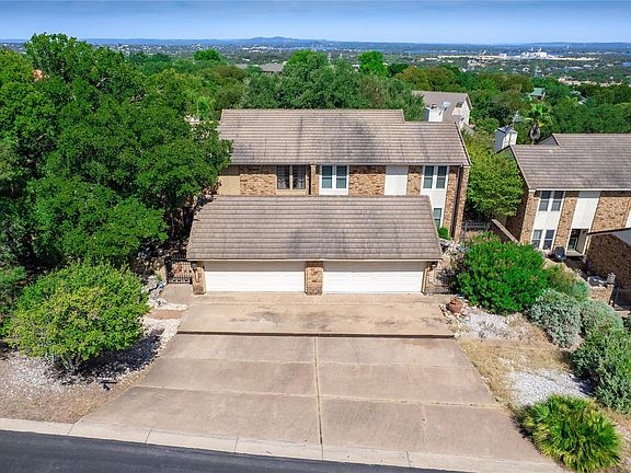2nd image of 706A Clayton Nolen Dr