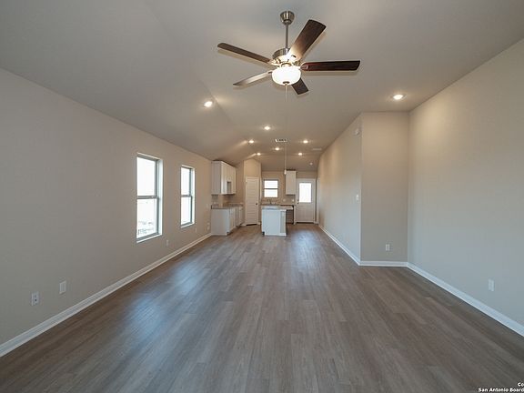 4th image of 5927 Willow Point Blvd.