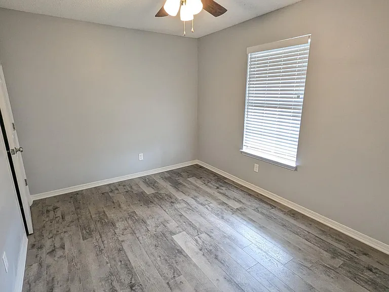 7592 Chablis Cir — Photo 11