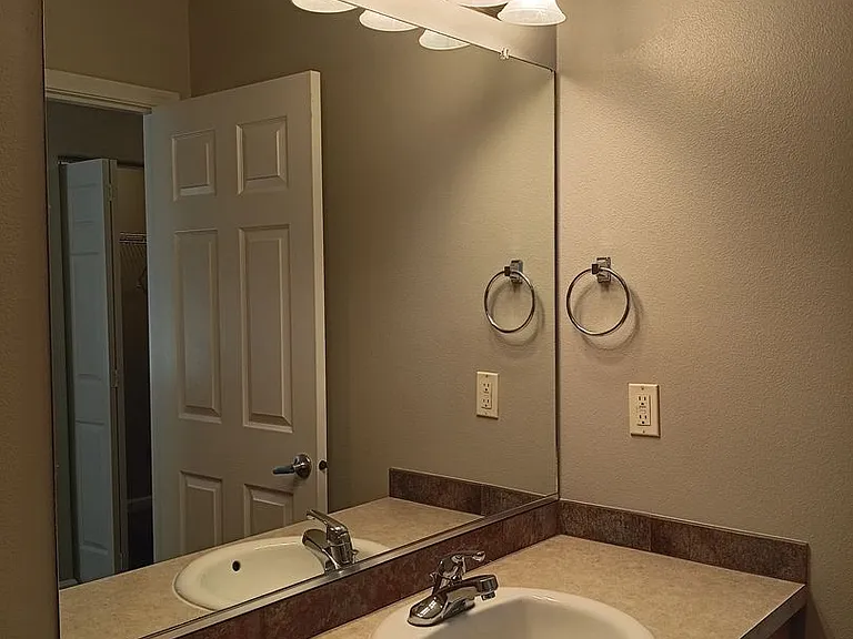 652 Jasmine Cir — Photo 18