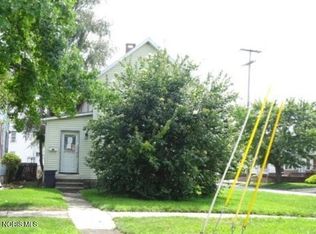 1521 Napoleon St, Fremont, OH 43420