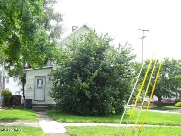 1521 Napoleon St, Fremont, OH 43420