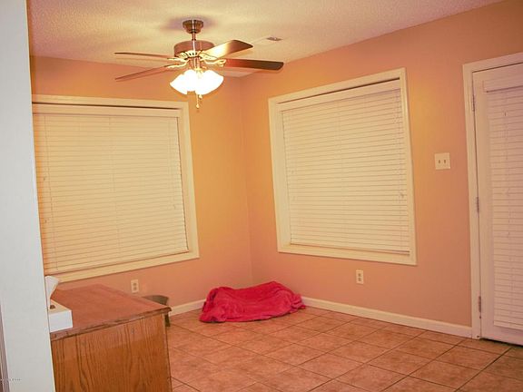 3rd image of 1077 Farmington Dr N