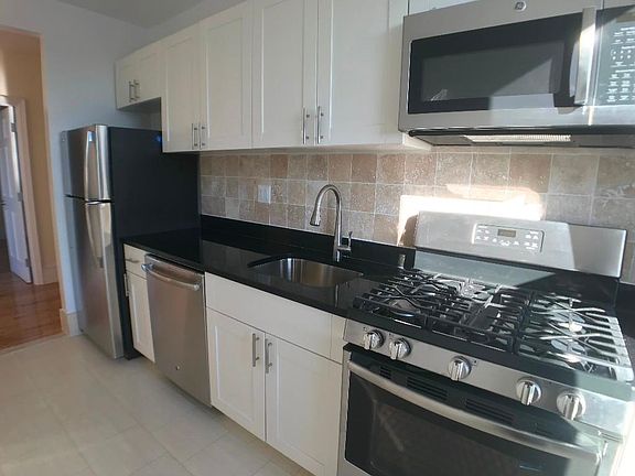 3rd image of 20 Magaw Pl APT 31