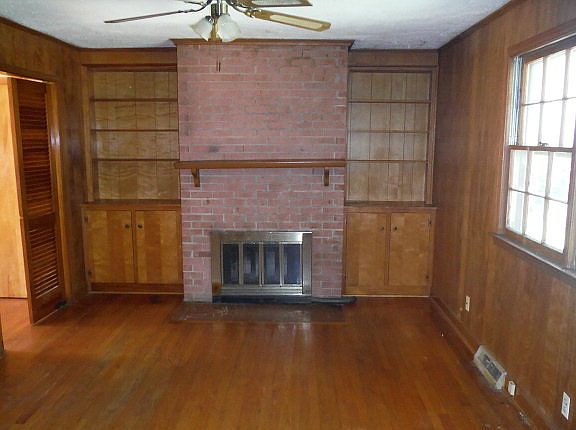 3rd image of 225 Crosland Ave