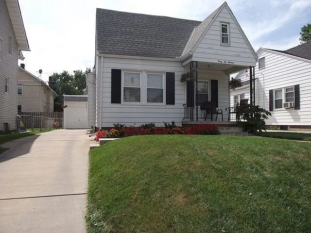 4213 Kingsbury Ave photo 1